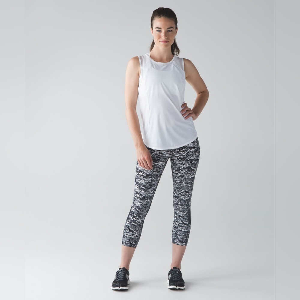 Lululemon Pace Rival Crop Nami Wave White Black
